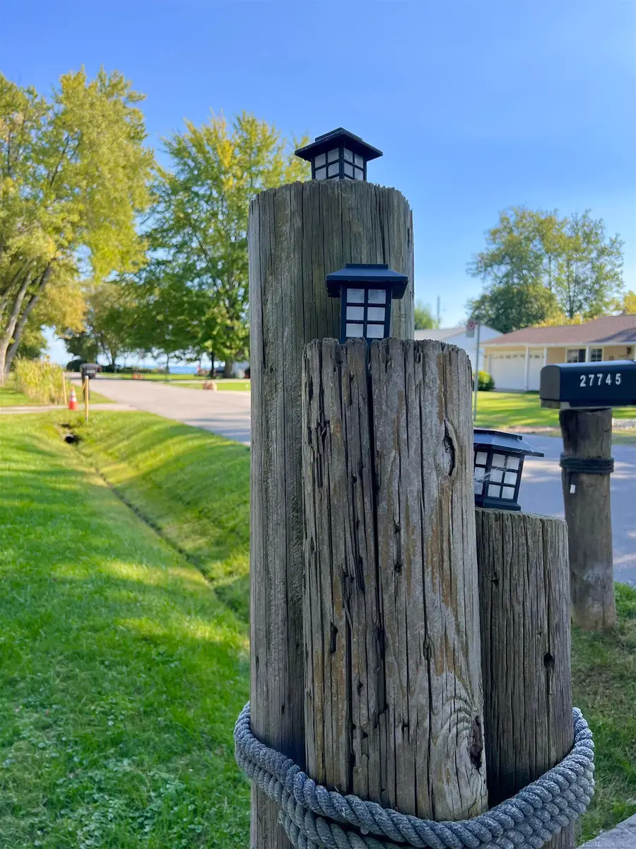 27745 Ponchartrain ST, Harrison Township, MI 48045 - #3