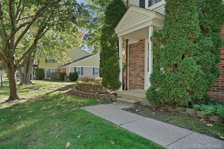 24640 Meadow LN, Harrison Township, MI 48045 - #2