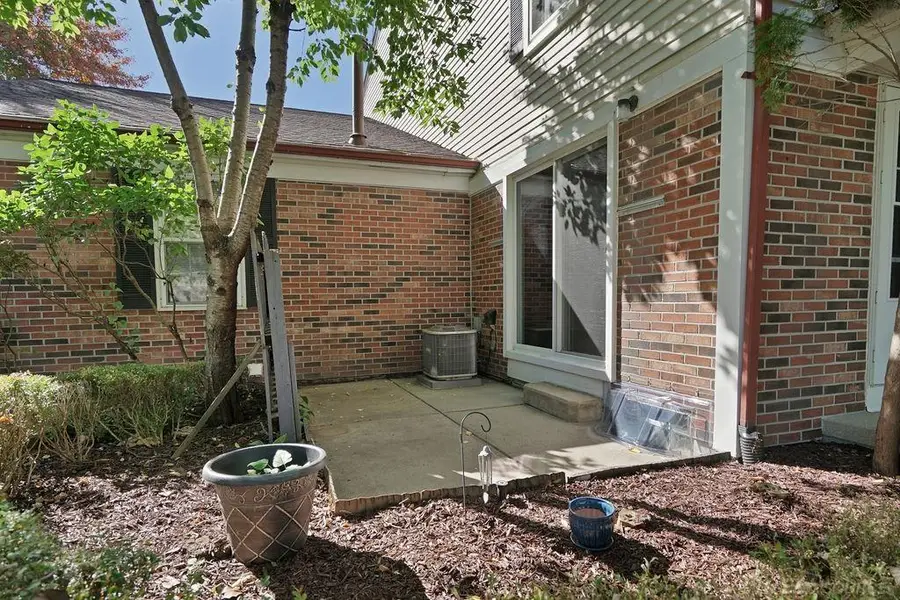 24640 Meadow LN, Harrison Township, MI 48045 - #3