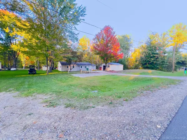 1123 Radov DR, Gladwin, MI 48624