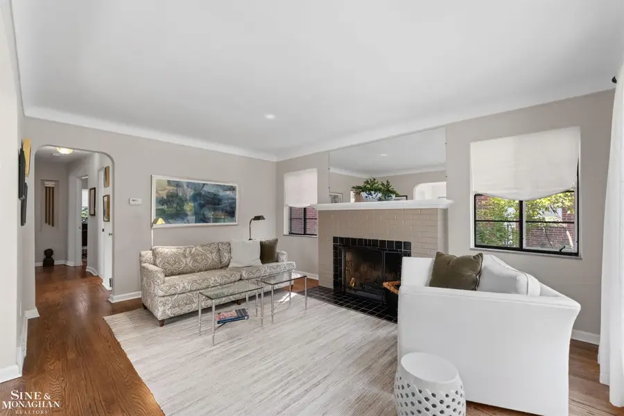 877 Fisher RD, Grosse Pointe, MI 48230 - #2