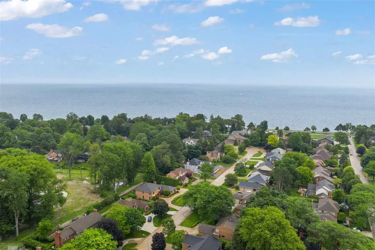 47 Fordcroft RD, Village Of Grosse Pointe Shores, MI 48236 - #1