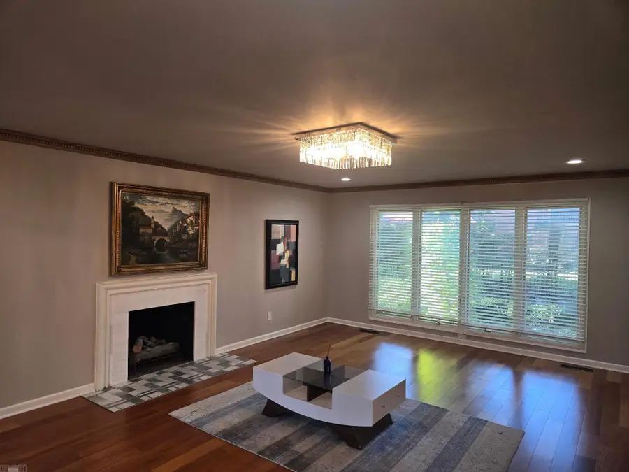 47 Fordcroft RD, Village Of Grosse Pointe Shores, MI 48236 - #2