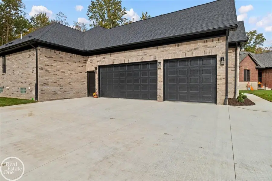 35071 Woodside DR, Richmond, MI 48062 - #3