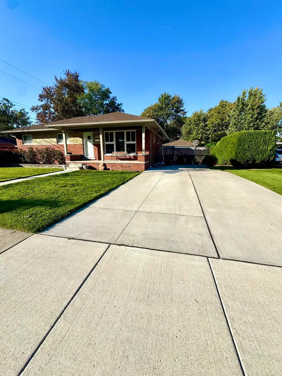 22001 Dorion ST, Saint Clair Shores, MI 48082 - #2