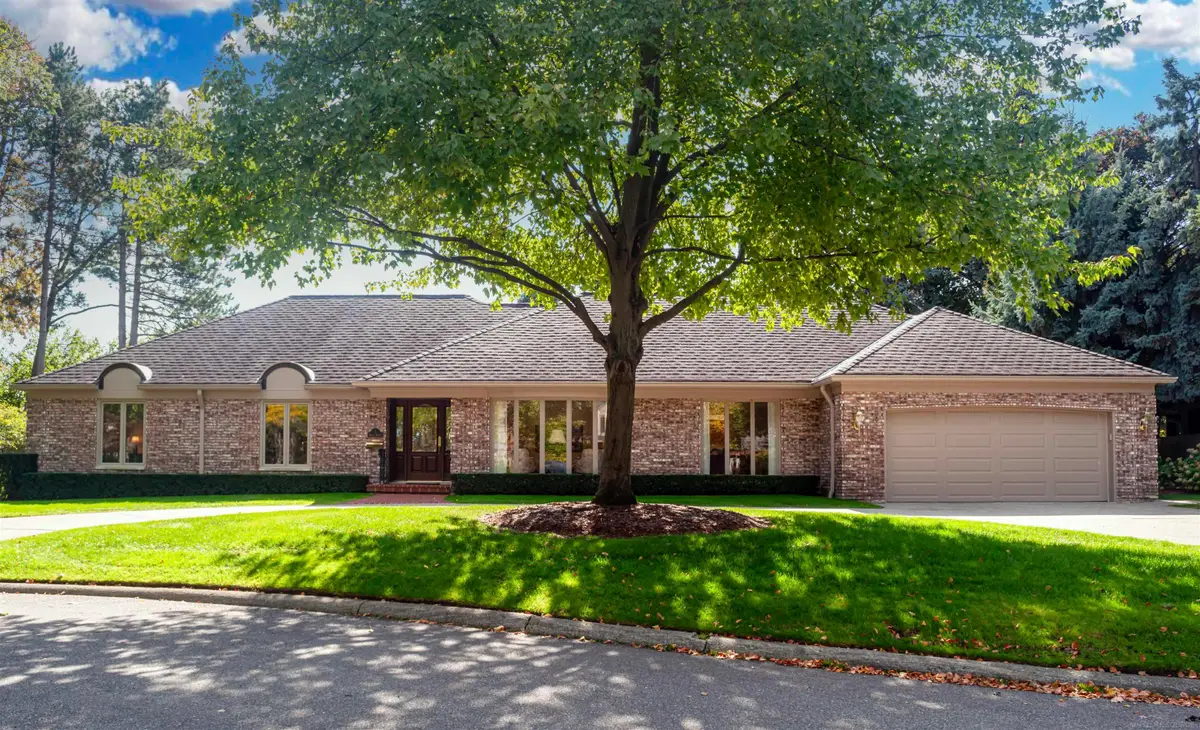7 Belle Meade RD, Village Of Grosse Pointe Shores, MI 48236 - #1