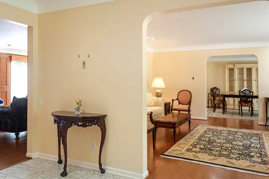 7 Belle Meade RD, Village Of Grosse Pointe Shores, MI 48236 - #2