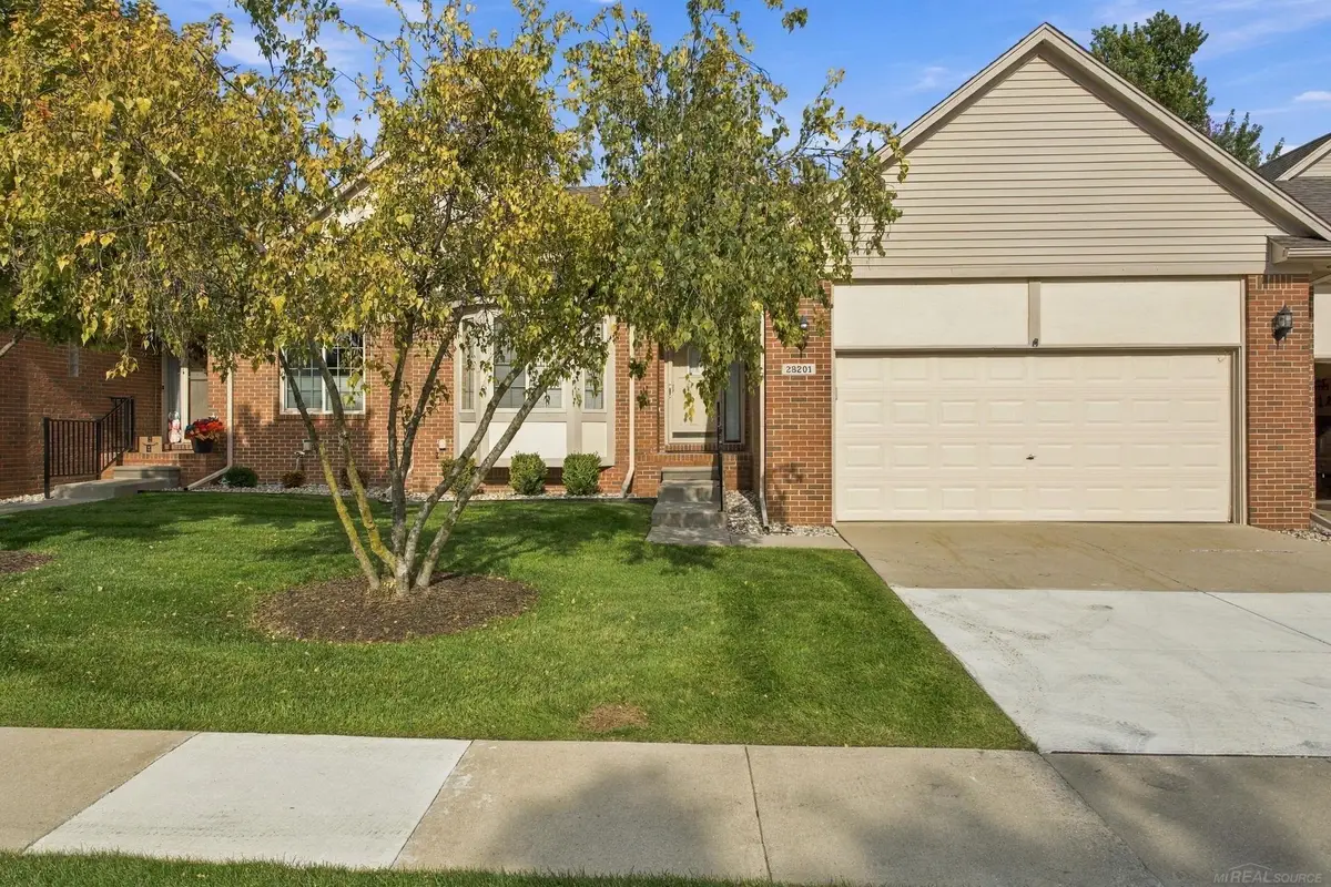 28201 Cottonwood CT, Chesterfield, MI 48047 - #1