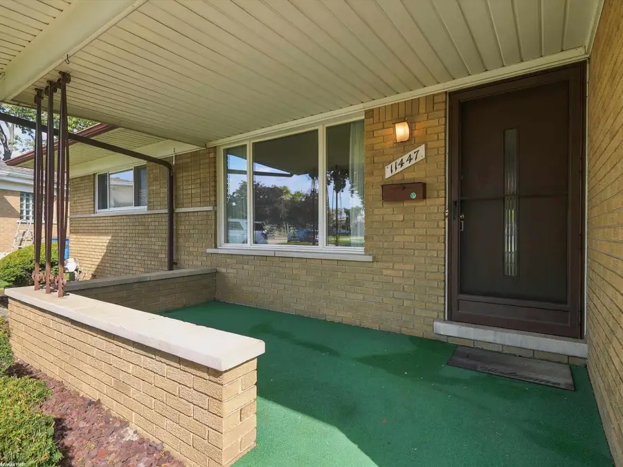 11447 Nancy DR, Warren, MI 48093 - #2