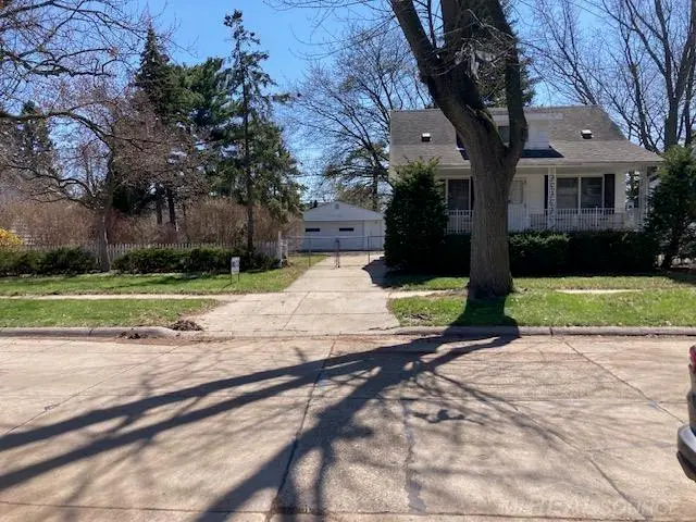 8442 Central ST, Center Line, MI 48015 - #2