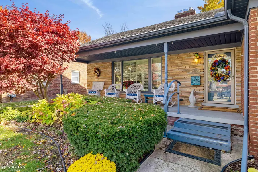 20130 Fairway DR, Grosse Pointe Woods, MI 48236 - #2