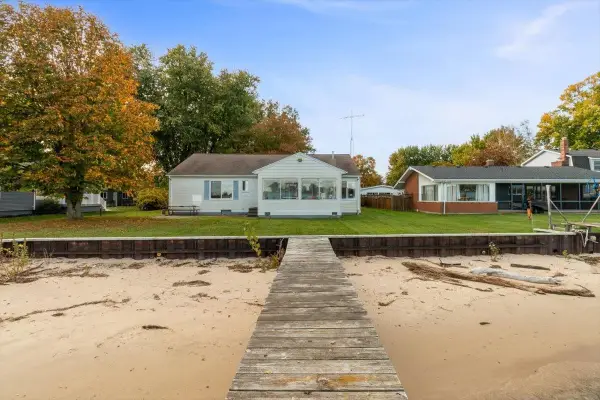 8217 river RD, Cottrellville, MI 48039