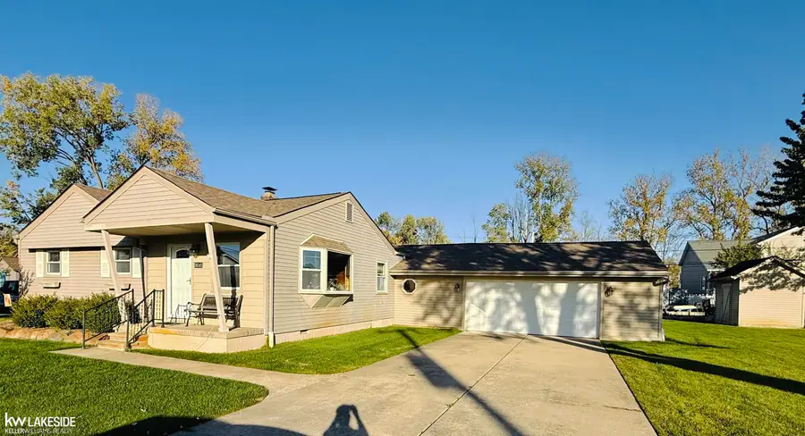 38140 Mallast ST, Harrison Township, MI 48045 - #2
