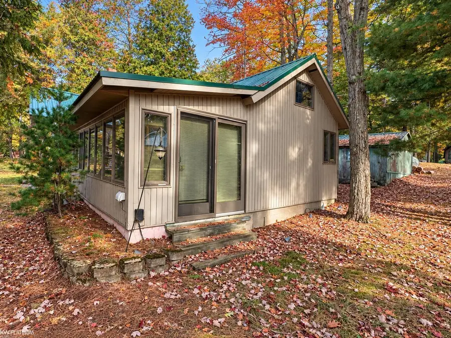 8101 Campbell AVE, Hale, MI 48739 - #2