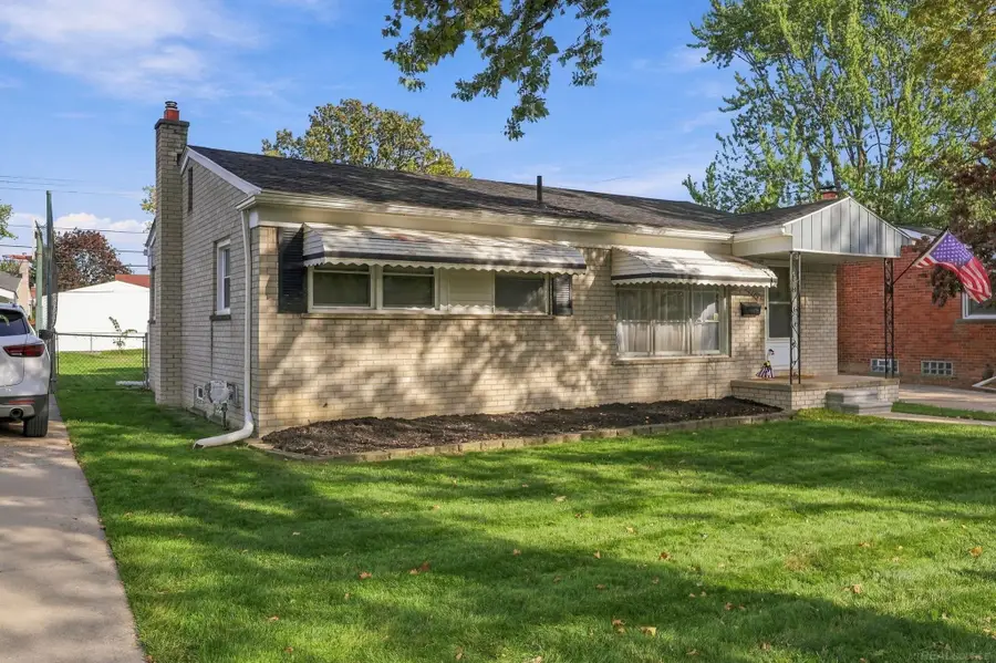 29918 Manhattan ST, Saint Clair Shores, MI 48082 - #2