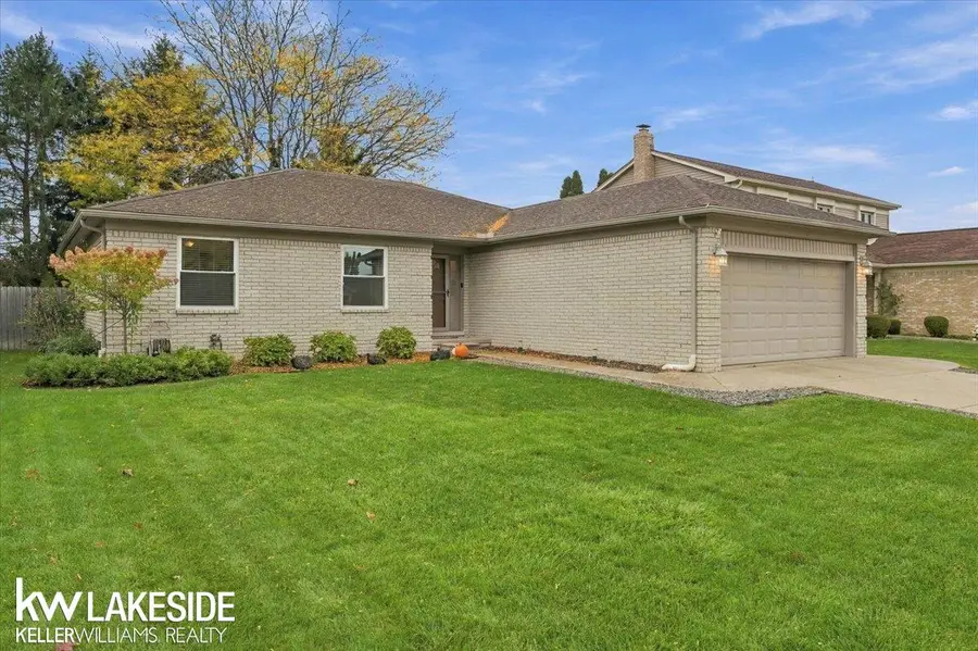 42377 Kingsley ST, Clinton, MI 48038 - #2