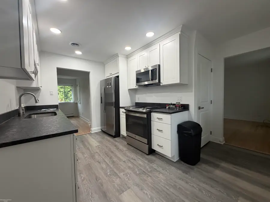 24050 Lakewood ST, Saint Clair Shores, MI 48082 - #3