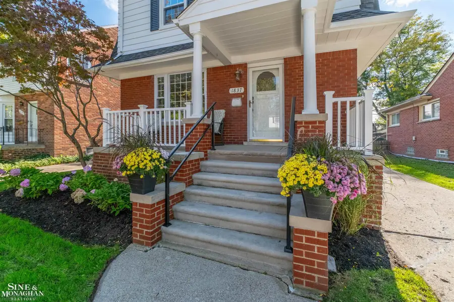 1837 Brys DR, Grosse Pointe Woods, MI 48236 - #2