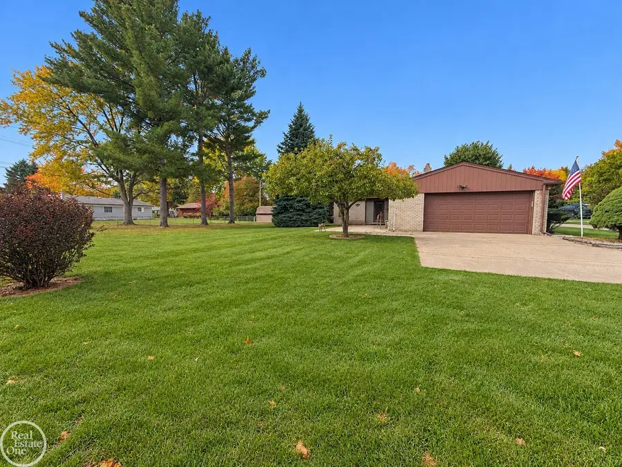 50651 Linda LN, Shelby, MI 48317 - #2