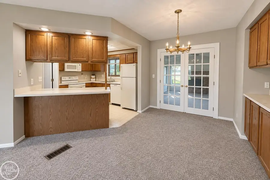 50651 Linda LN, Shelby, MI 48317 - #3
