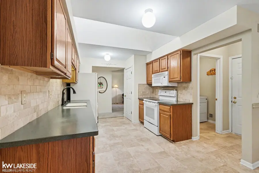 41695 Berly DR, Clinton, MI 48038 - #3