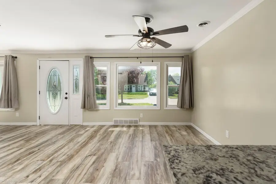 21525 Brys DR, Saint Clair Shores, MI 48080 - #3