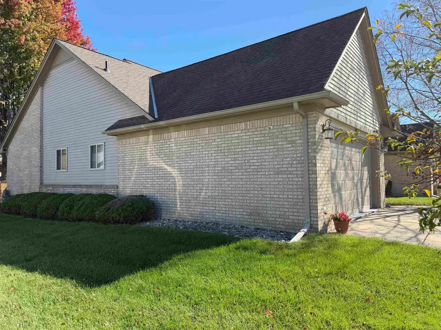 37750 PEBBLE POINTE CT, Clinton Township, MI 48038 - #2