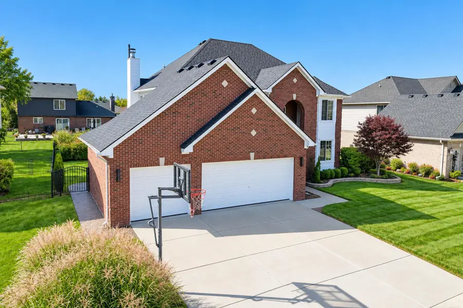 51613 Rivard RD, New Baltimore, MI 48047 - #2