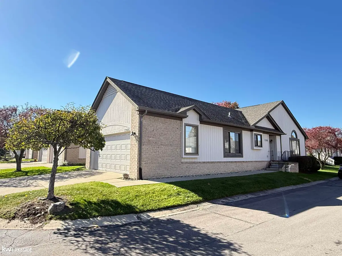 13425 Highland CIR, Sterling Heights, MI 48312 - #1