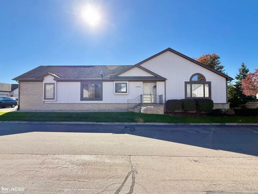 13425 Highland CIR, Sterling Heights, MI 48312 - #2
