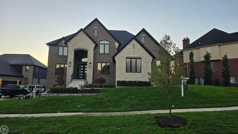54438 Carrington DR, Shelby, MI 48316 - #2