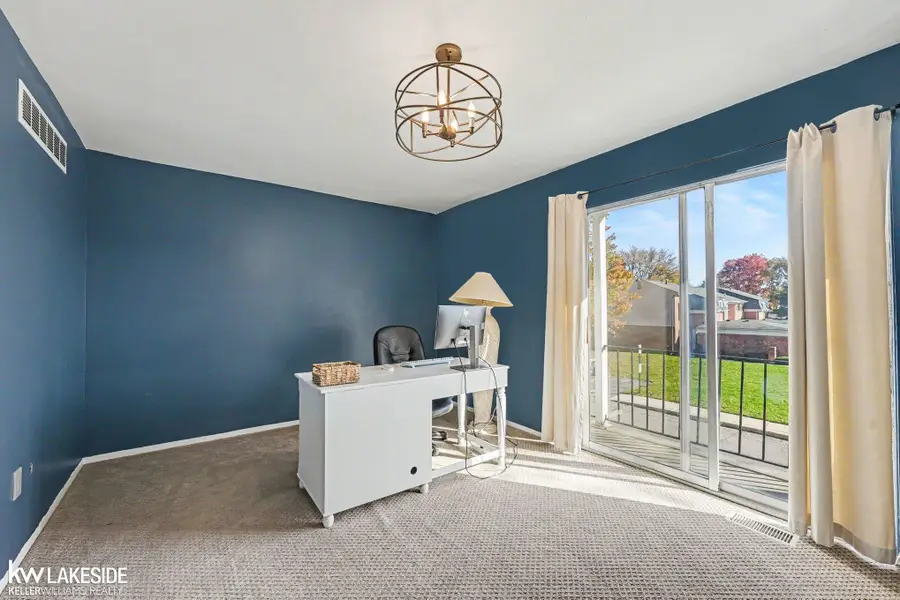 104 Stratford LN, Rochester Hills, MI 48309 - #3
