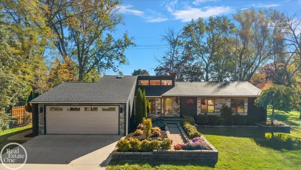 480 Stratford RD, St, MI 48079