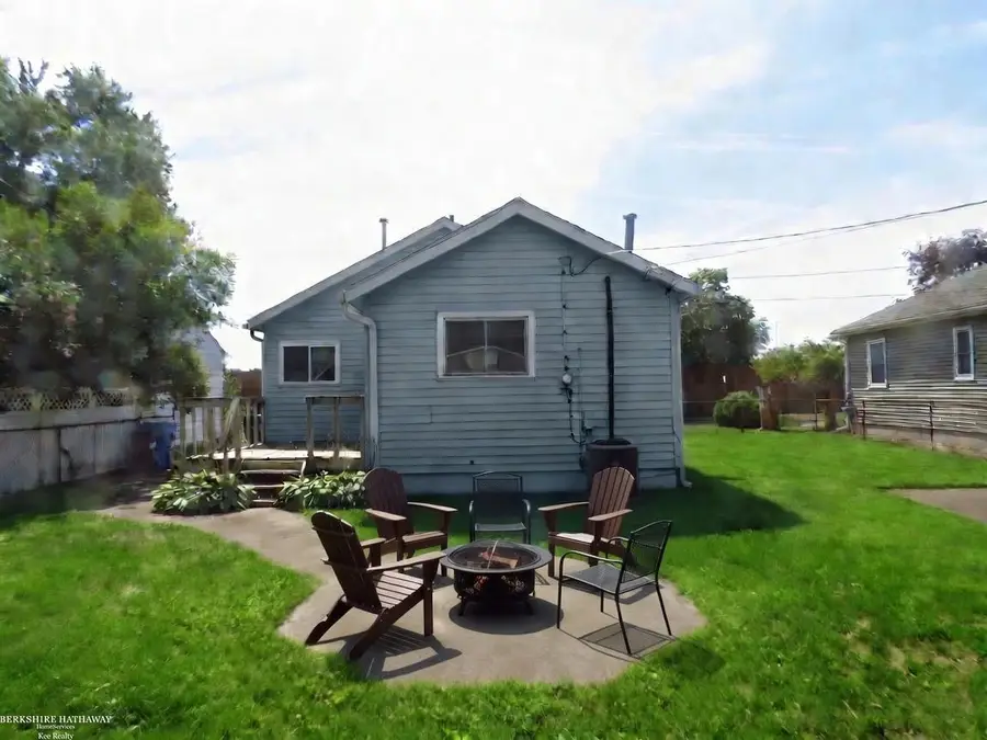 831 E Guthrie AVE, Madison Heights, MI 48071 - #3