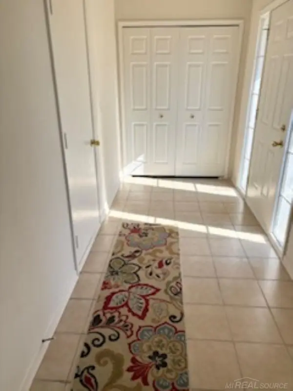 16437 Dominion DR, Macomb, MI 48044