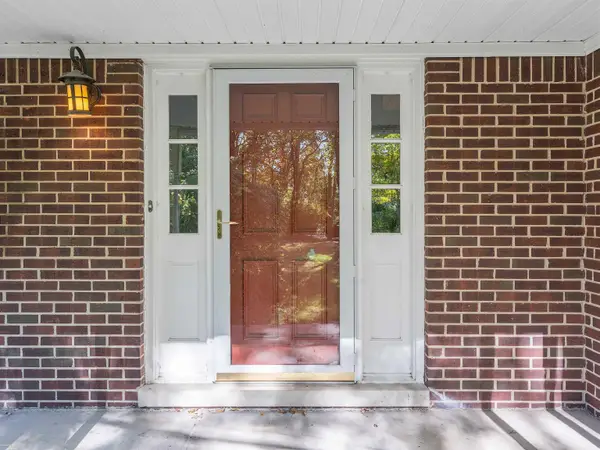 543 E Gunn RD, Rochester, MI 48306