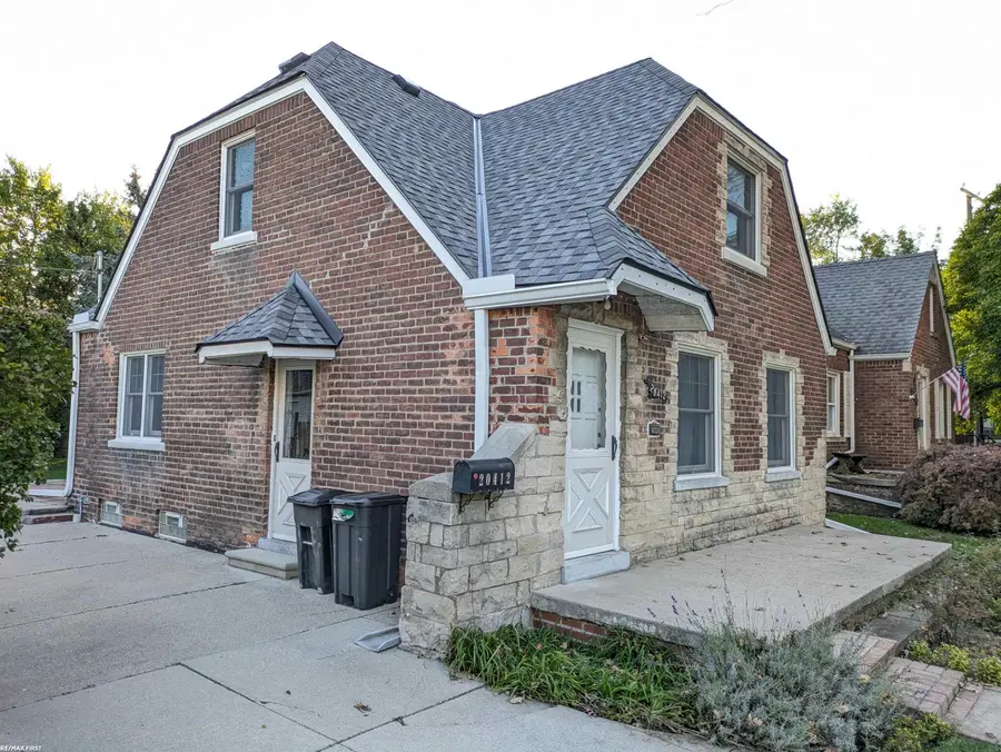20412 Elkhart ST, Harper Woods, MI 48225 - #3