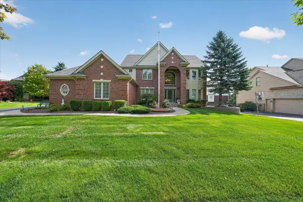 4487 Boxwood CT, Rochester, MI 48306
