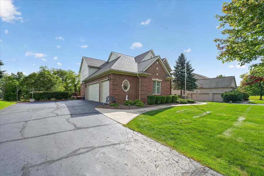 4487 Boxwood CT, Rochester, MI 48306 - #2