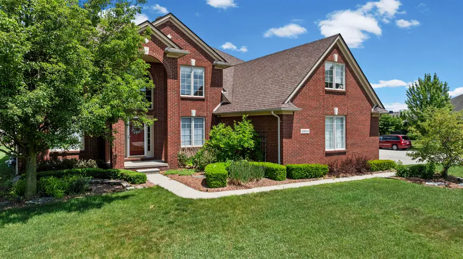 18913 Strongford DR, Macomb, MI 48044 - #2