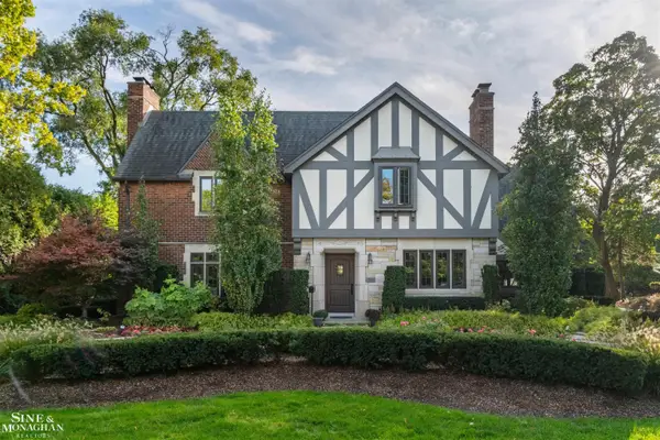 71 Lochmoor BLVD, GrossePointeShores, MI 48236