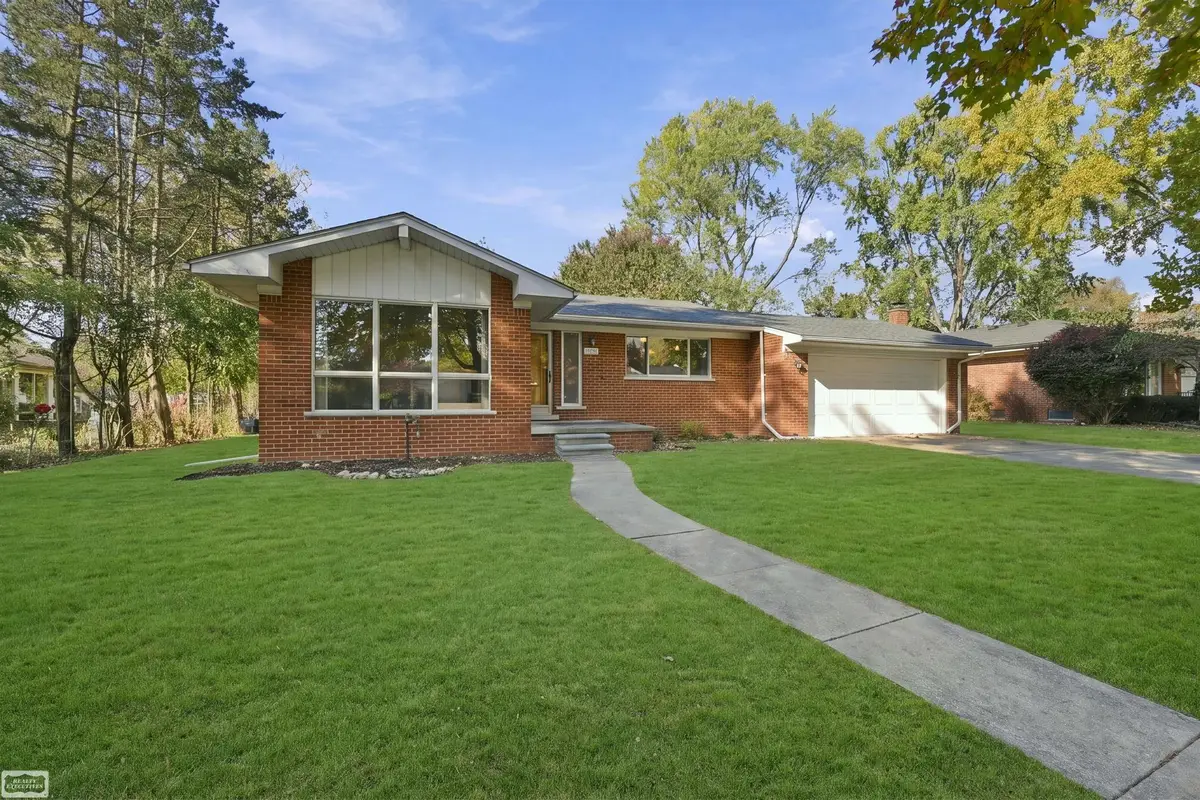 16421 Surrey ST, Livonia, MI 48154 - #1