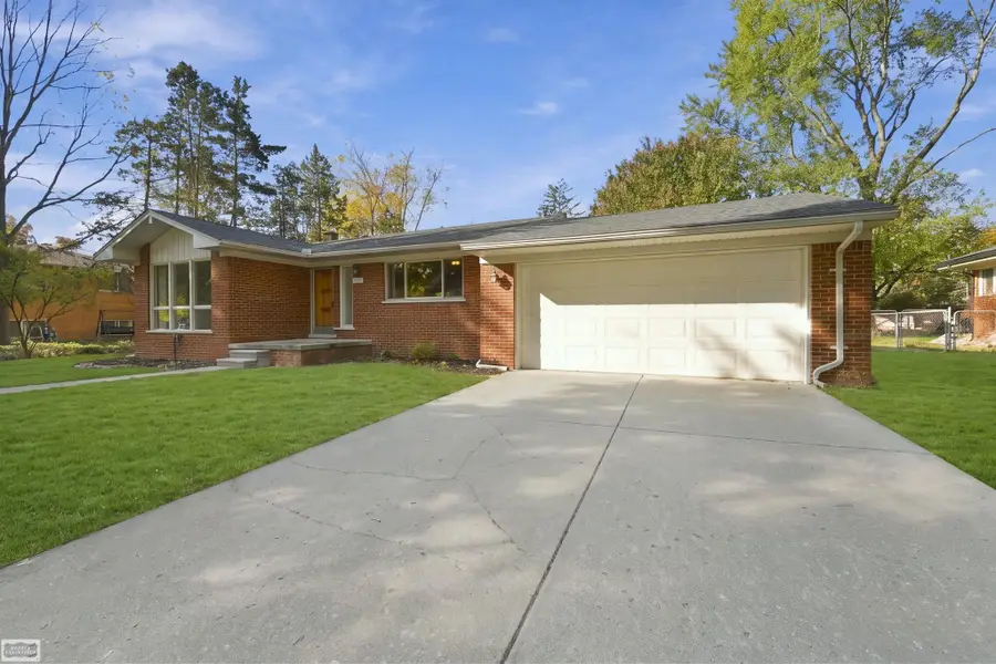16421 Surrey ST, Livonia, MI 48154 - #3