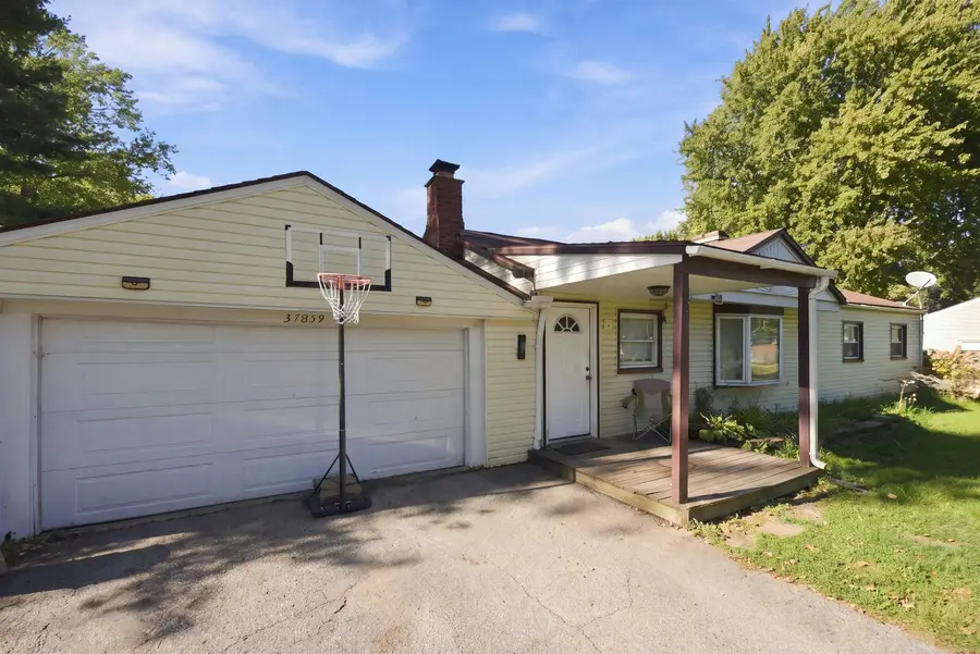 37859 Emery ST, Clinton Township, MI 48036 - #2