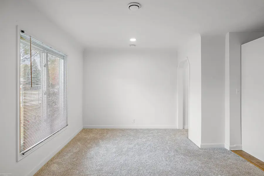 22901 Hoffman ST, Saint Clair Shores, MI 48082 - #2