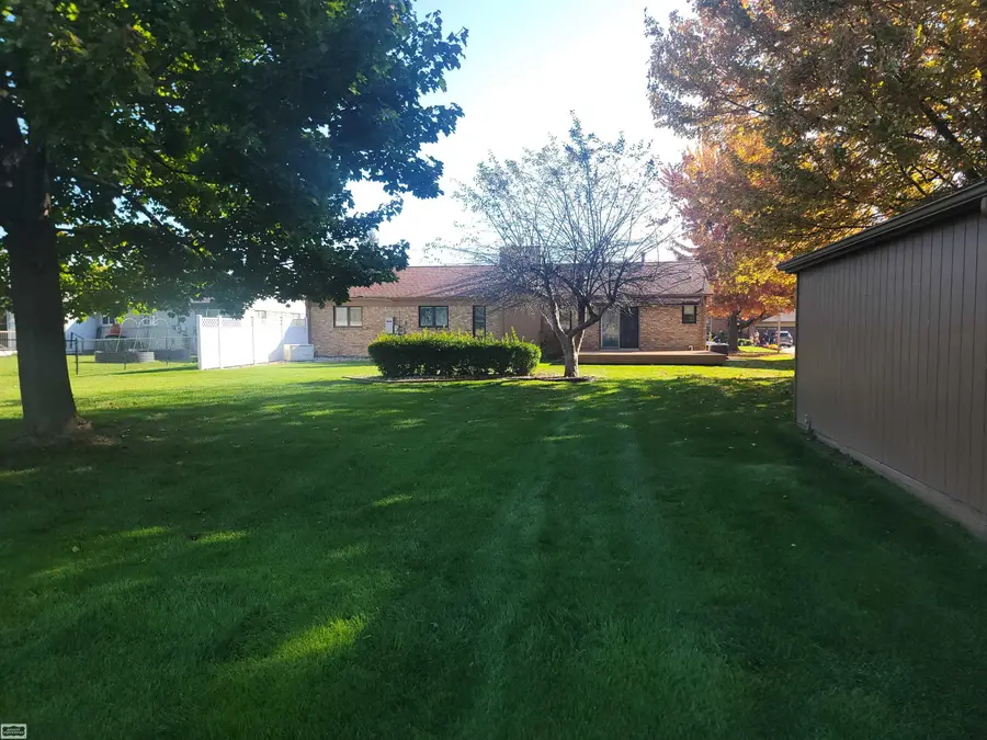 39029 Clearview ST, Harrison Township, MI 48045 - #2