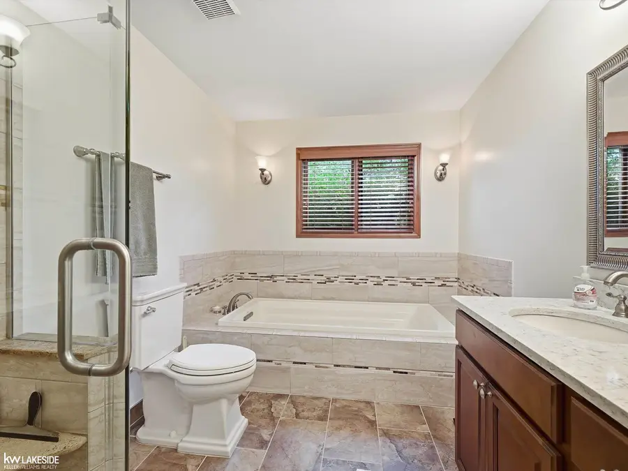 8825 Grace ST, Shelby, MI 48317 - #2
