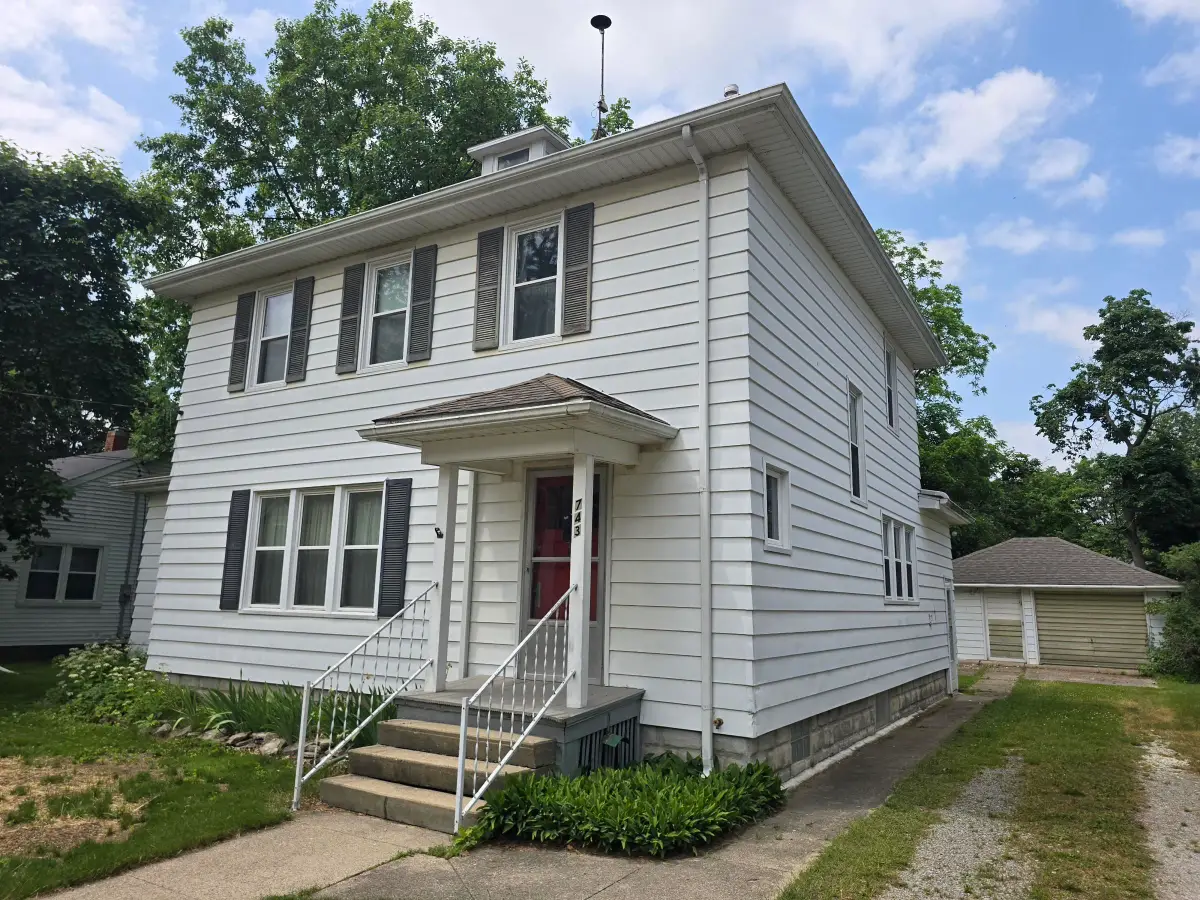 743 N Saginaw ST, Owosso, MI 48867 - #1