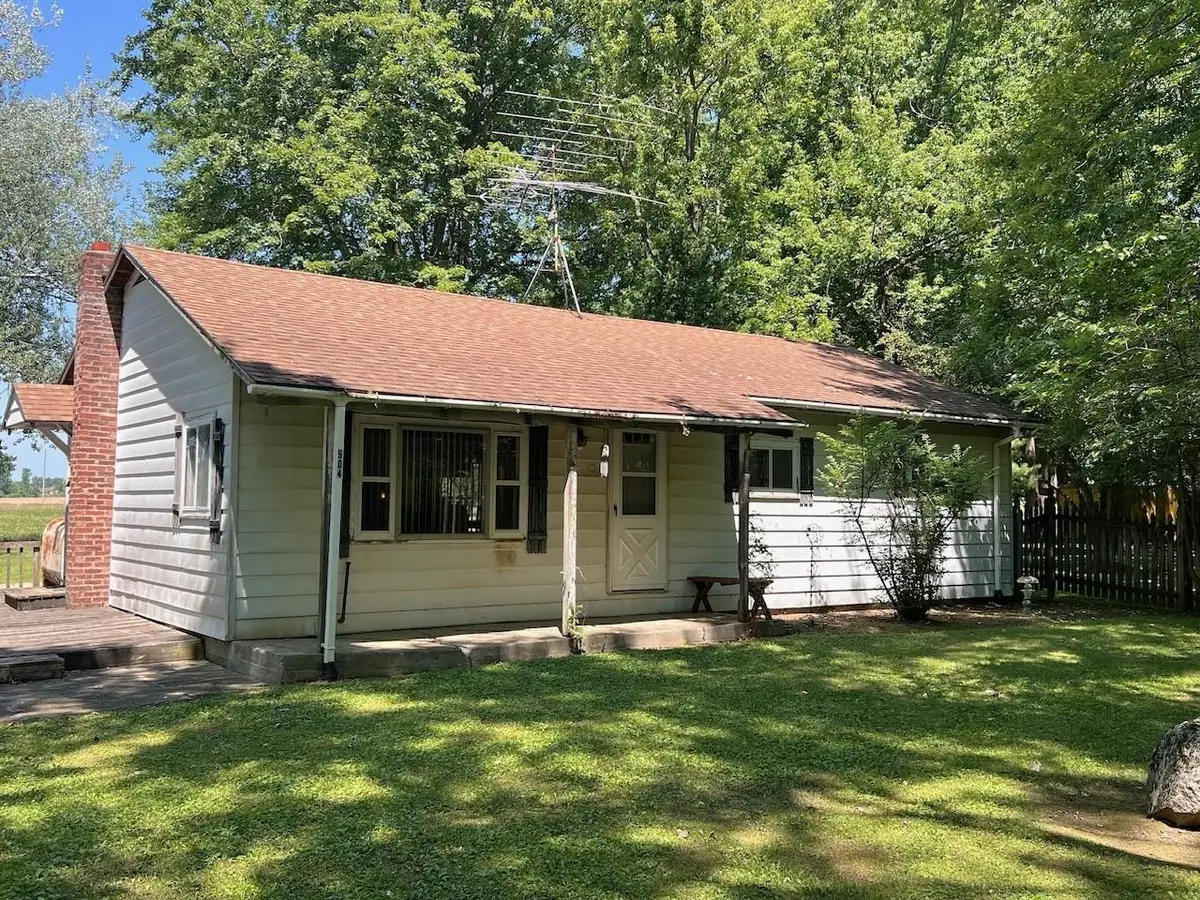 904 W Lovejoy Road, Perry, MI 48872 - #1