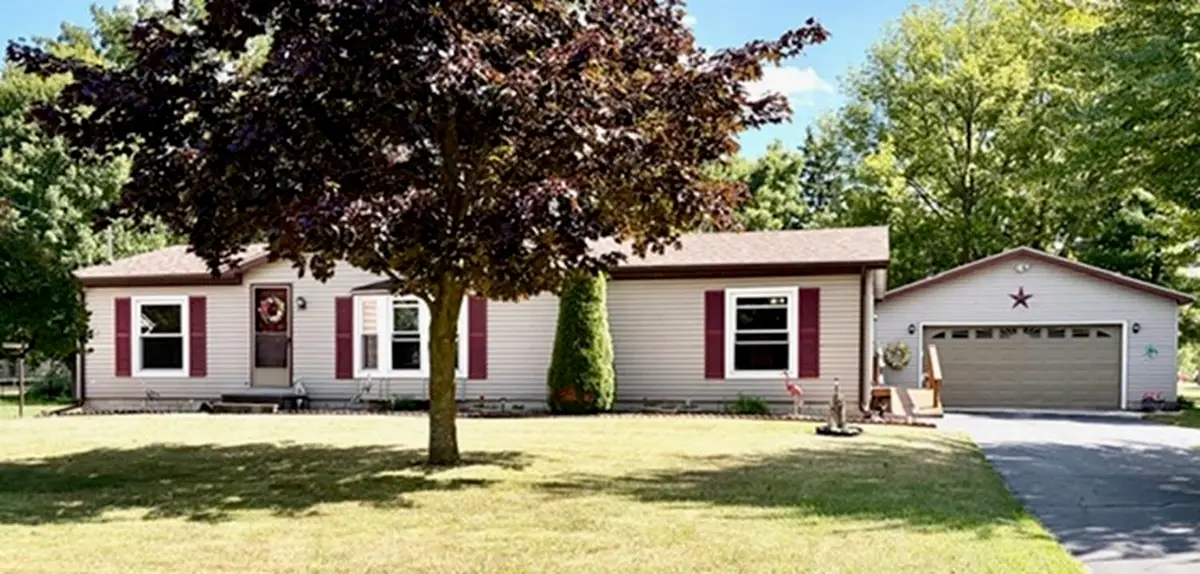 608 E Liberty ST, Chesaning, MI 48616 - #1